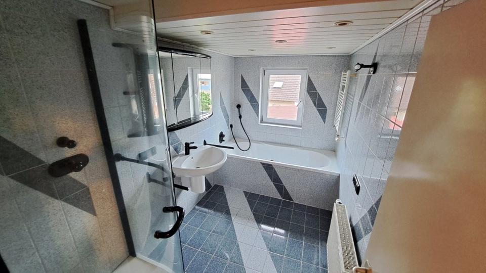 Einfamilienhaus Straubenhardt - 4 Zimmer, 92 m&sup2;, 1.100&euro; | Angebot:23734379