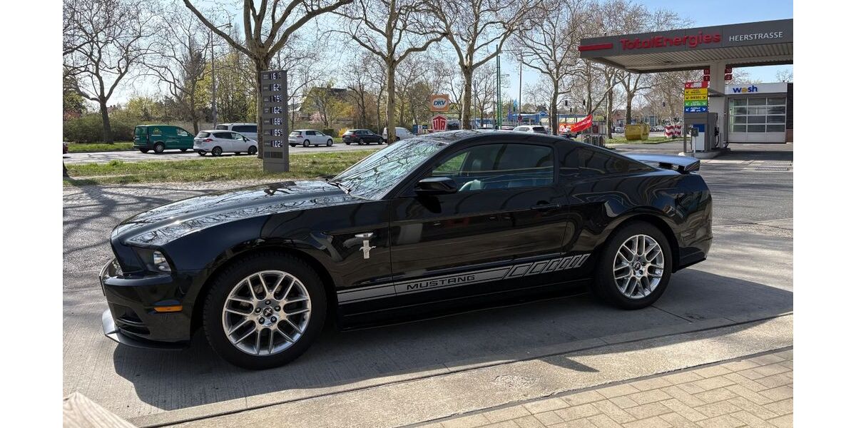 Ford Mustang 141.600 km 14.499 &euro; Berlin 10178