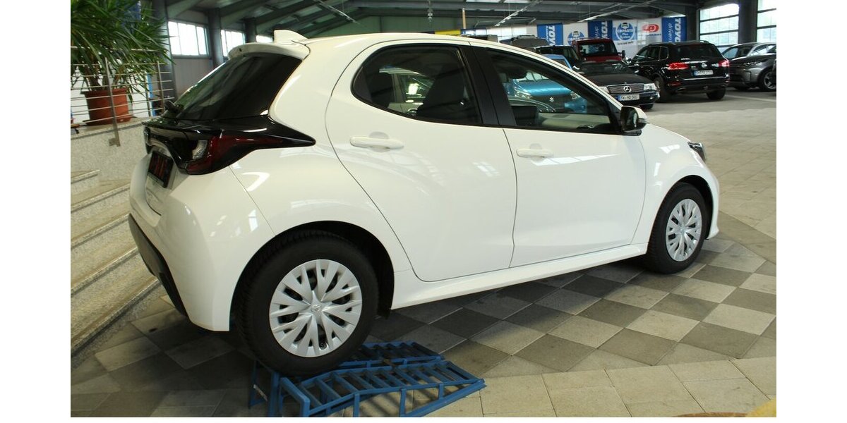 Toyota Yaris Comfort 5.100 km 15.290 &euro; Wülfershausen 97535
