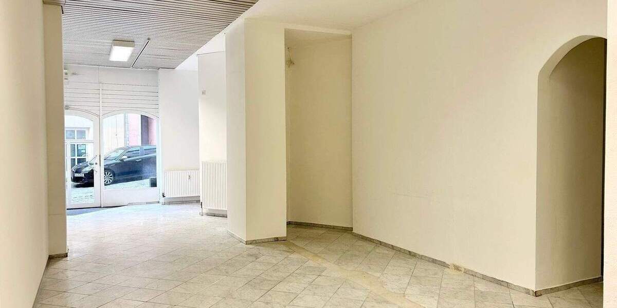 ***REPRÄSENTATIVE LADENEINHEIT *** IN BESTER LAGE AM MARKTPLATZ IN LAUF 3 zimmer