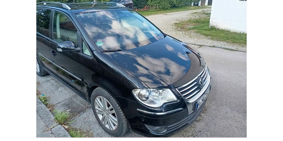 VW Touran 156.000 km 5.950 &euro; MAISACH 82216