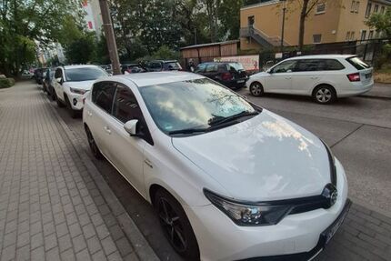 Toyota Auris 152.000 km 12.900 &euro; Berlin 10179