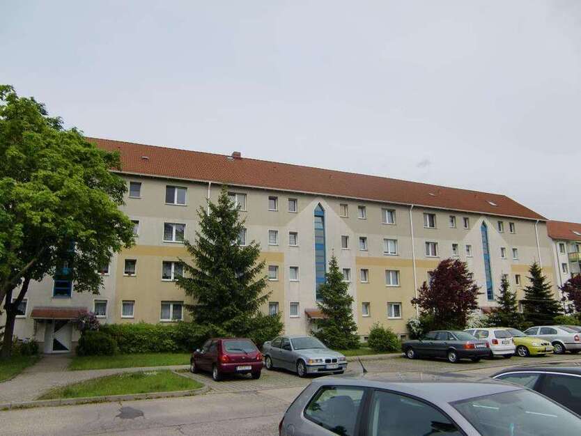 Wohnung zum Mieten in Hoyerswerda 215 € 40.92 m²