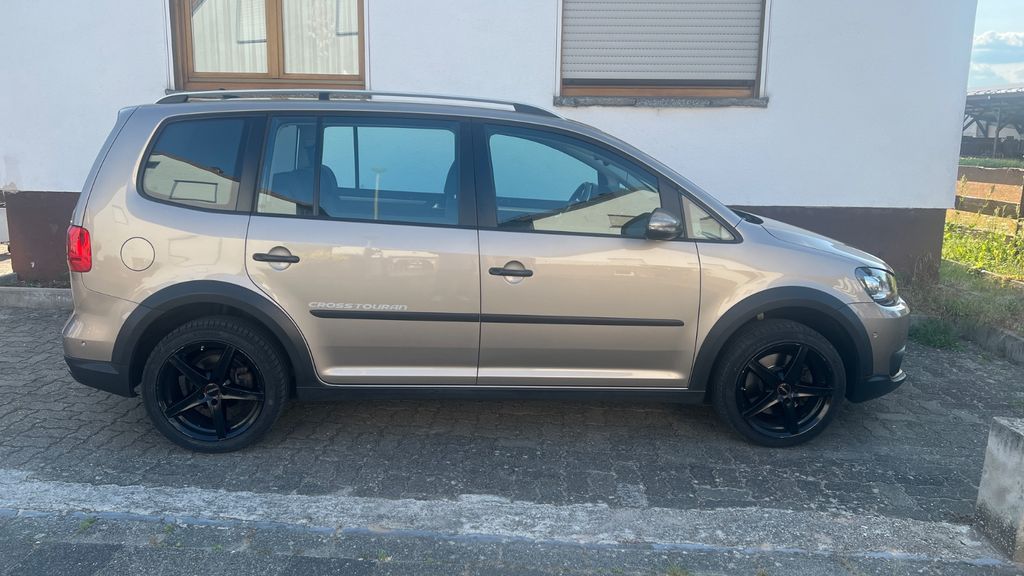 VW Touran 158.000 km 11.300 &euro; Hördt 76771