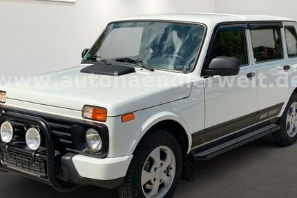 Lada Taiga 30.200 km 10.499 &euro; Brehna 06796