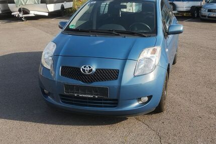 Toyota Yaris 171.300 km 2.700 € Arnsberg 59821