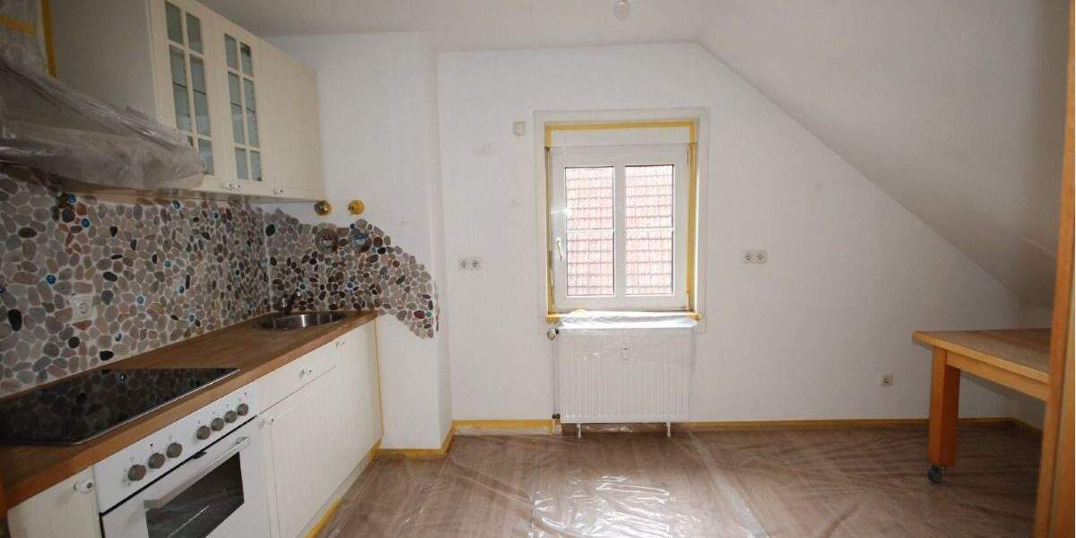 Gemütliche, renovierte 2-DG Wohnung in Eschborn + EBK 2 zimmer