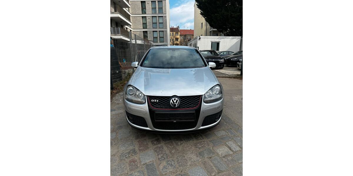 VW Golf 210.000 km 4.900 &euro; Berlin 13187