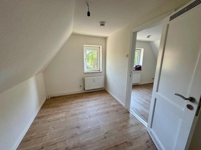 Dachgeschoßwohnung Rendsburg - 2 Zimmer, 27 m&sup2;, 300&euro; | Angebot:26335642