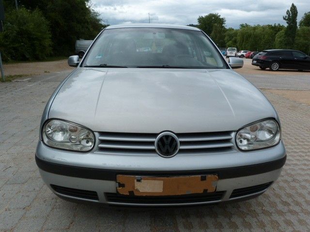 VW Golf 98.000 km 2.700 &euro; Tuttlingen 78532