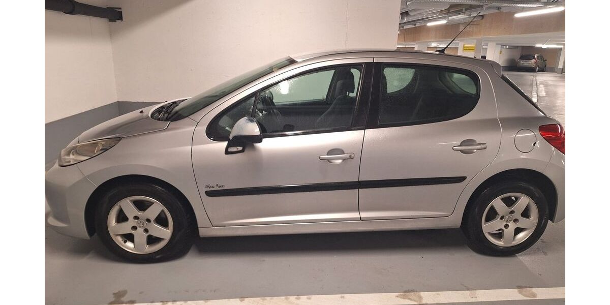 Peugeot 207 170.000 km 2.700 &euro; Reutlingen 72760