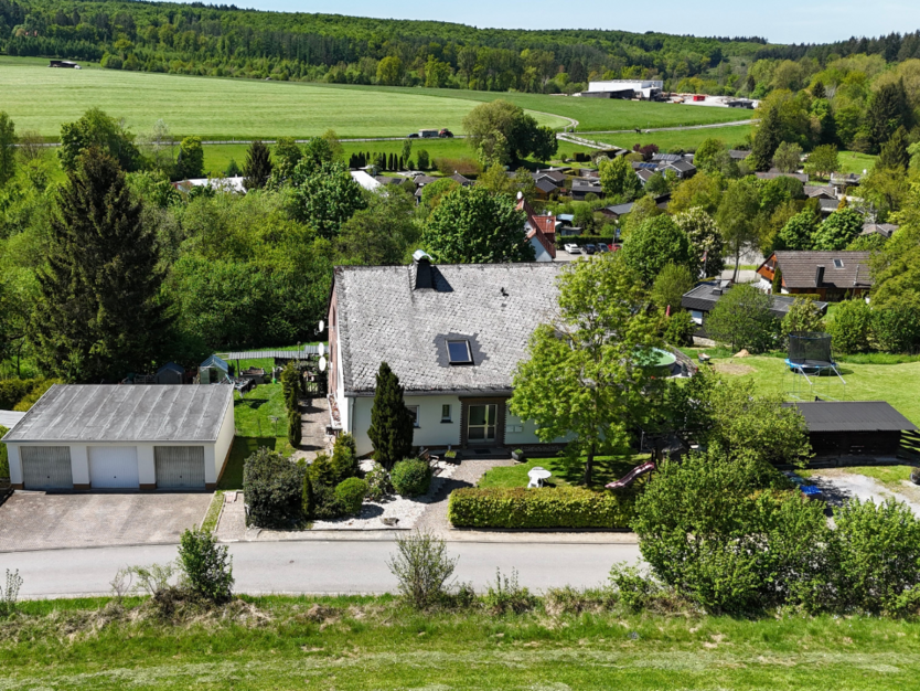 Haus zum Kaufen in Warstein 285.000 € 266 m²