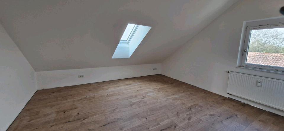 Dachgeschoßwohnung Burgkirchen an der Alz - 2.5 Zimmer, 65 m&sup2;, 1.040&euro; | Angebot:26478532