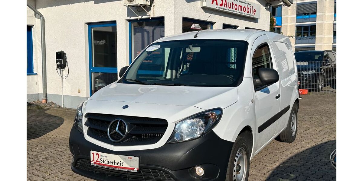 Mercedes-Benz Citan 136.000 km 8.949 &euro; Gummersbach (Zwischen Toom Markt und ATU) 51645