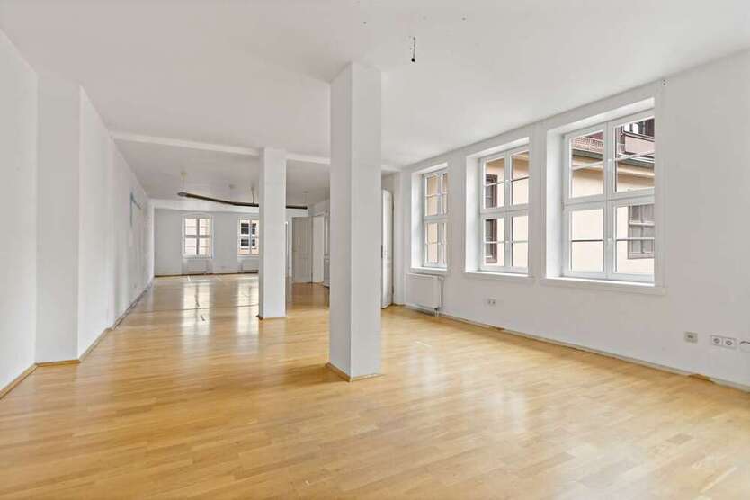 Büro in Halle 1.350 € 176 m²