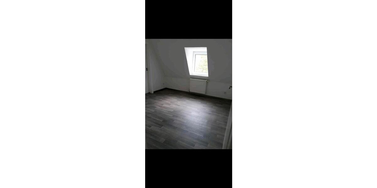 Dachgeschoßwohnung Hennef (Sieg) - 3 Zimmer, 75 m&sup2;, 800&euro; | Angebot:25382879