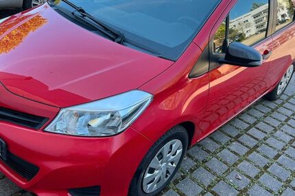 Toyota Yaris 143.000 km 5.555 &euro; Dresden 01139