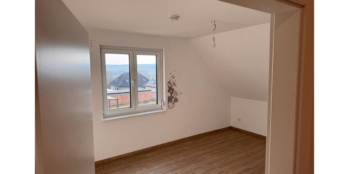 Doppelhaushälfte Hohenroth - 4.5 Zimmer, 122 m&sup2;, 1.195&euro; | Angebot:26317359