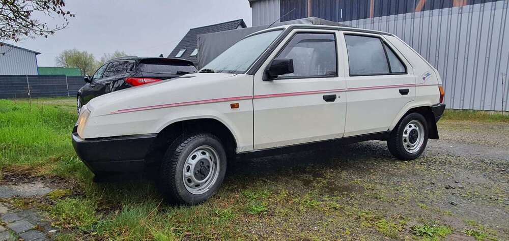 Skoda Favorit 102.000 km 3.990 &euro; Zwickau 08064