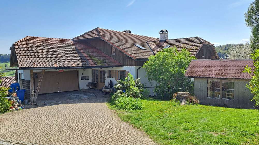 Haus zum Kaufen in Freyung 450.000 € 352 m² 11 zimmer