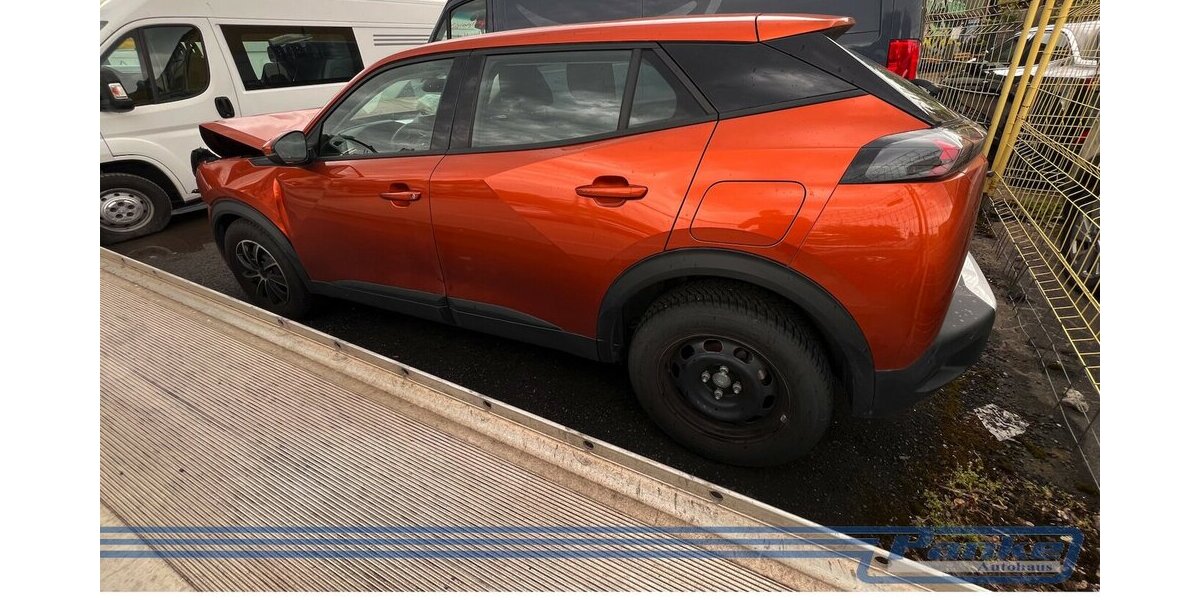 Peugeot 2008 1.2 PureTech 100 Active Pack*Unfall* 21.200 km 4.950 &euro; Berlin 13187