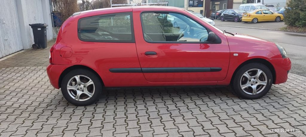 Renault Clio 183.000 km 1.300 &euro; Kuchen 73329