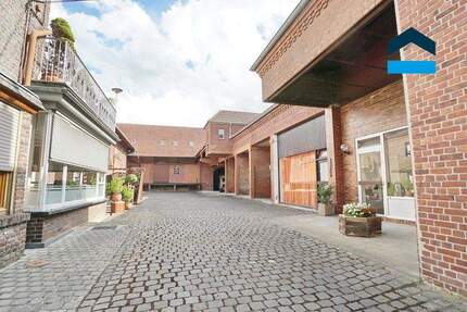 Aldekerk: Historisches Reihenendhaus mit Lagerhallen u. Büros zimmer