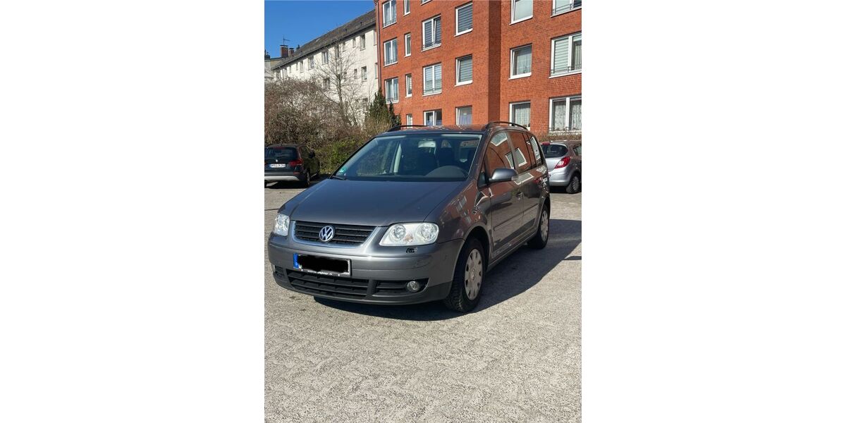 VW Touran 244.000 km 2.749 &euro; Neumünster 24534