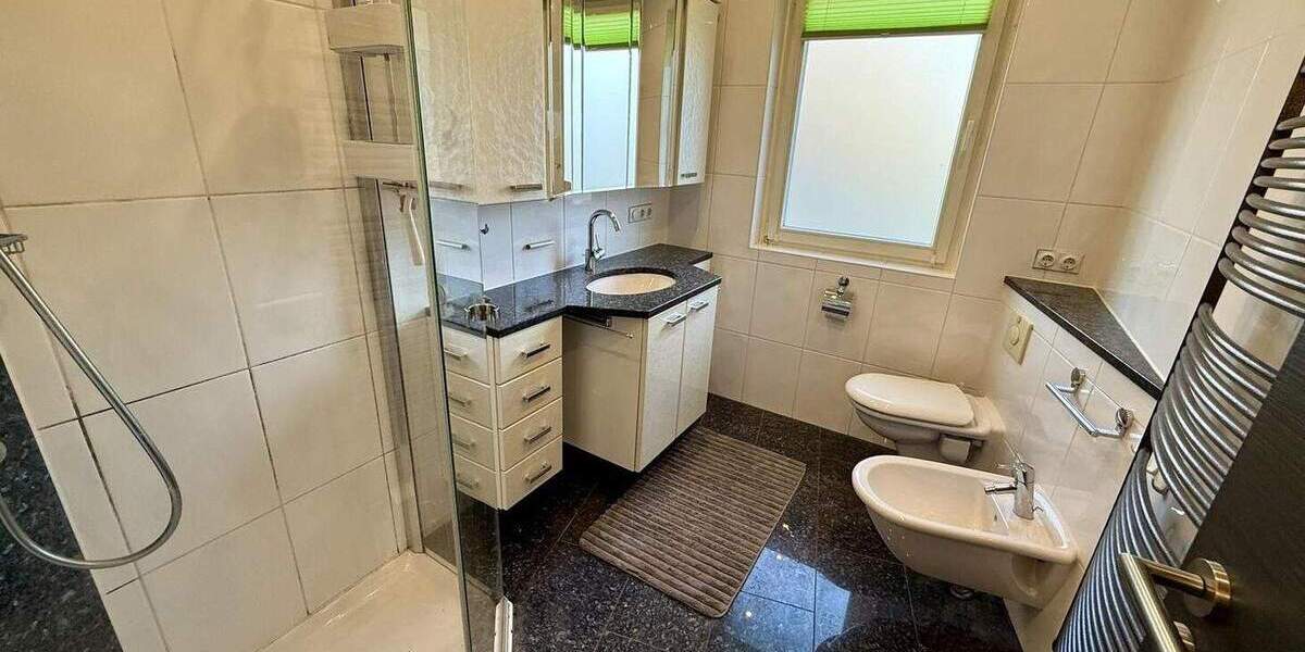 Bungalow Iphofen - 8 Zimmer, 214 m&sup2;, 2.350&euro; | Angebot:25682670