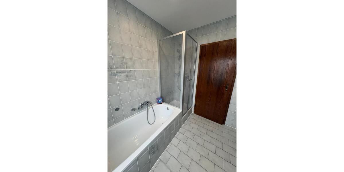 Dachgeschoßwohnung Rosbach vor der Höhe - 4.5 Zimmer, 105 m&sup2;, 1.050&euro; | Angebot:25310192