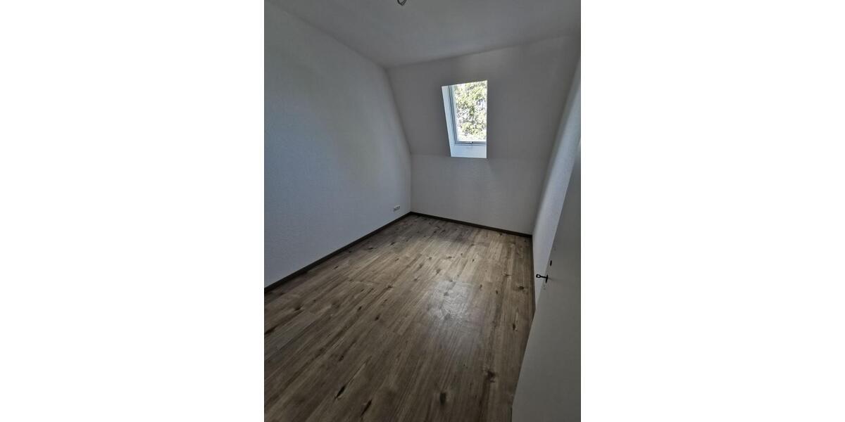 Dachgeschoßwohnung Burgstädt - 4 Zimmer, 130 m&sup2;, 950&euro; | Angebot:26150206