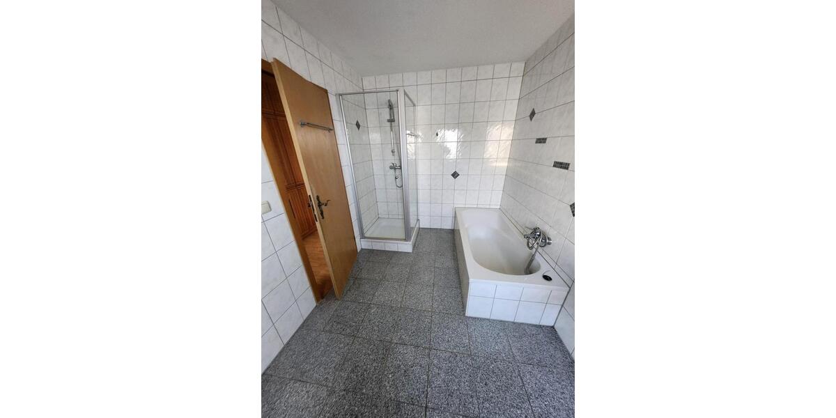 Etagenwohnung Schöllnach - 4 Zimmer, 110 m&sup2;, 700&euro; | Angebot:25408053