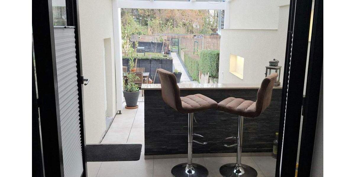 Bieterverfahren! zentrales Wohnjuwel: kernsaniertes Reihenhaus mit Solar, Kamin & Klima 3 zimmer