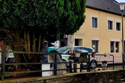 EHEMALIGES WOHN- UND GESCHÄFTSHAUS 7 zimmer