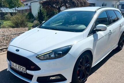 Ford Focus 60.000 km 20.500 € Ruppertshofen bei Schwäbisch Gmünd 73577