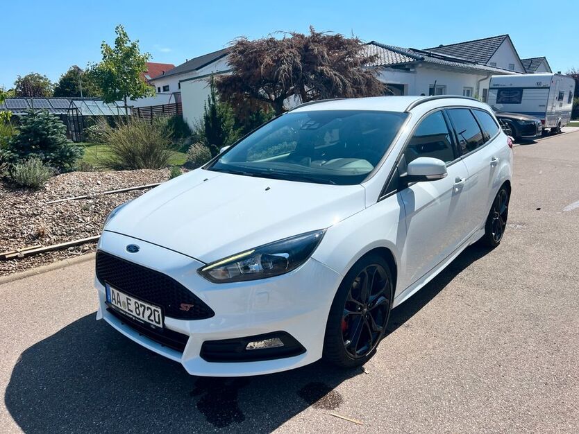 Ford Focus 60.000 km 20.500 € Ruppertshofen bei Schwäbisch Gmünd 73577