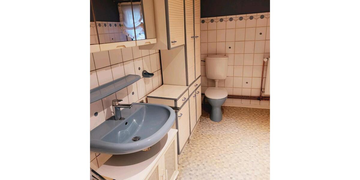 Einfamilienhaus Eschershausen - 11 Zimmer, 300 m&sup2;, 750&euro; | Angebot:25419553