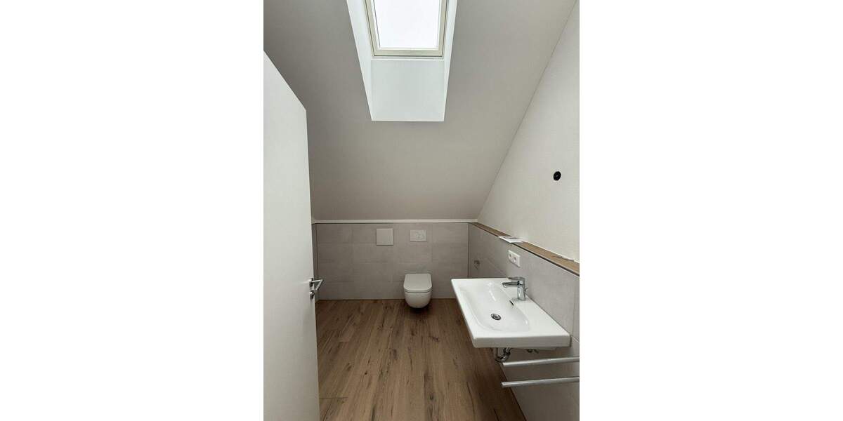 Einfamilienhaus Köfering - 4 Zimmer, 150 m&sup2;, 2.100&euro; | Angebot:25702670