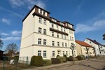 HORN IMMOBILIEN++RESERVIERT! Neustrelitz, vermietetes MFH mit 10 Wohneinheiten, Stellplätzen und Keller - Mehrfamilienhaus, Wohnhaus Neustrelitz | Angebot:25571441