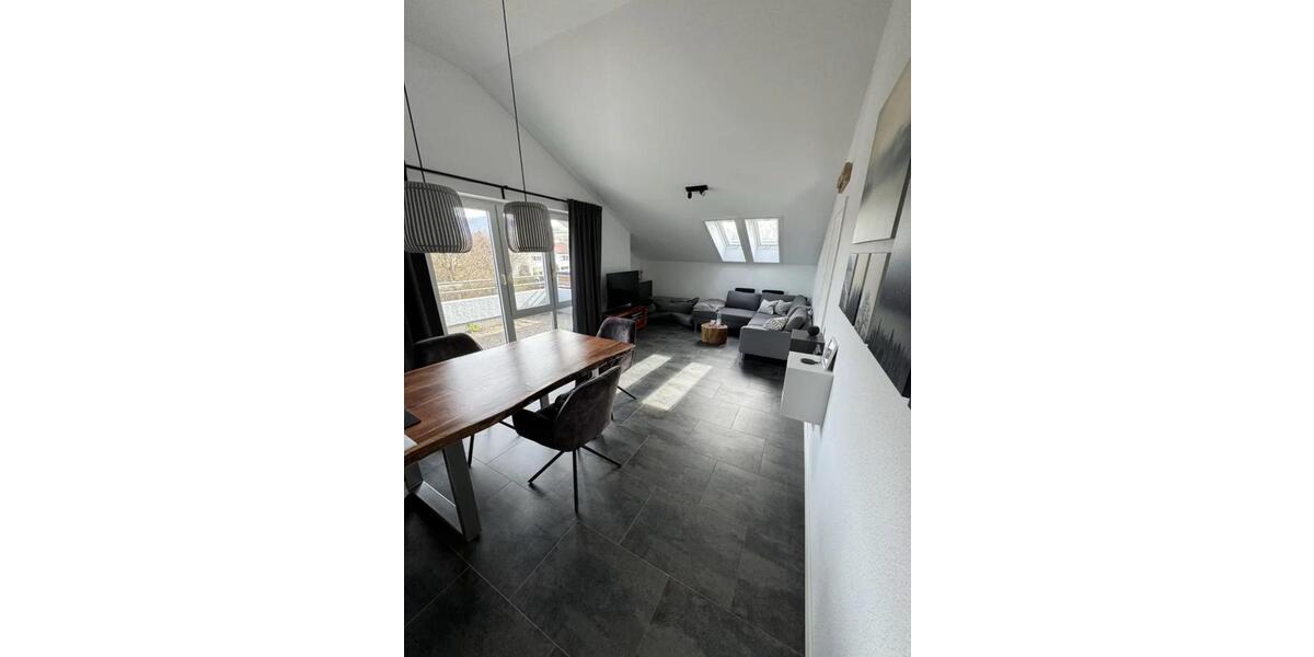 Helle 2,5-Zi. DG-Wohnung mit Balkon – ruhige Lage DettingenTeck 2 zimmer