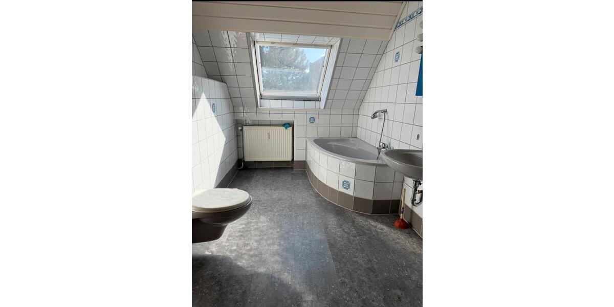 Dachgeschoßwohnung Duisburg Ruhrort - 4 Zimmer, 84 m&sup2;, 610&euro; | Angebot:26297455