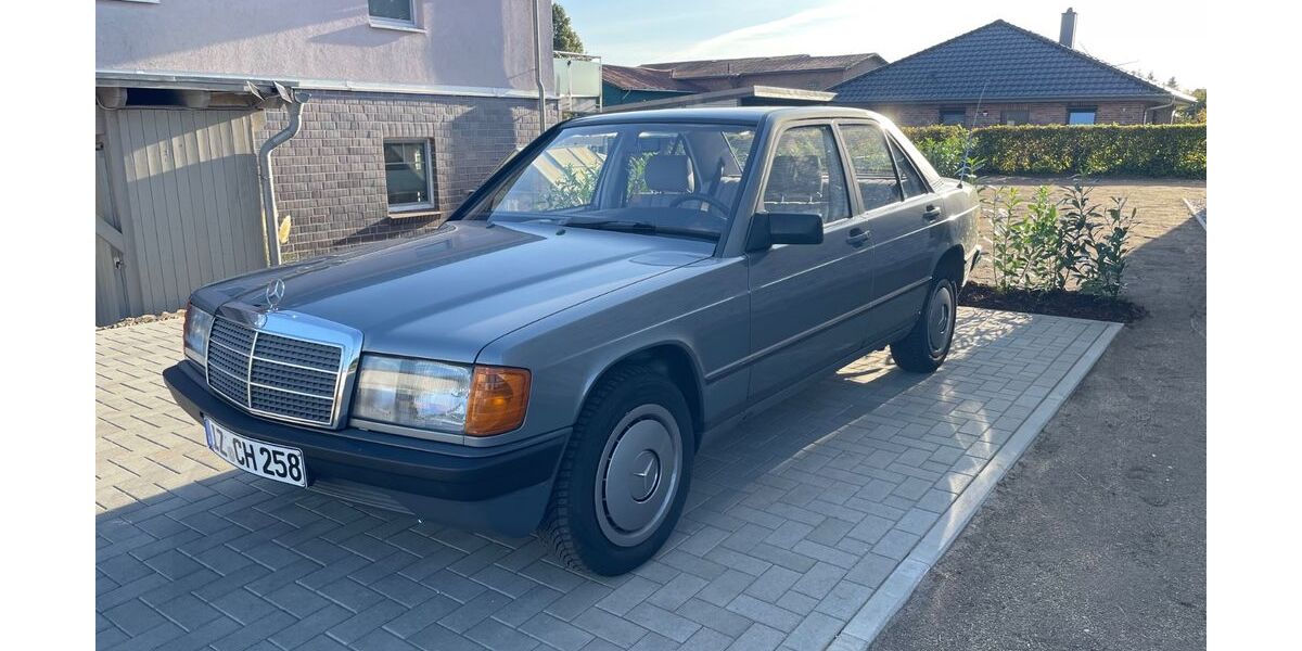 Mercedes-Benz 190 111.403 km 7.990 &euro; Großenaspe 24623