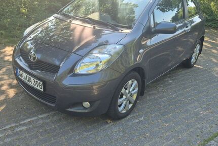 Toyota Yaris 109.500 km 3.400 &euro; Siegen 57078