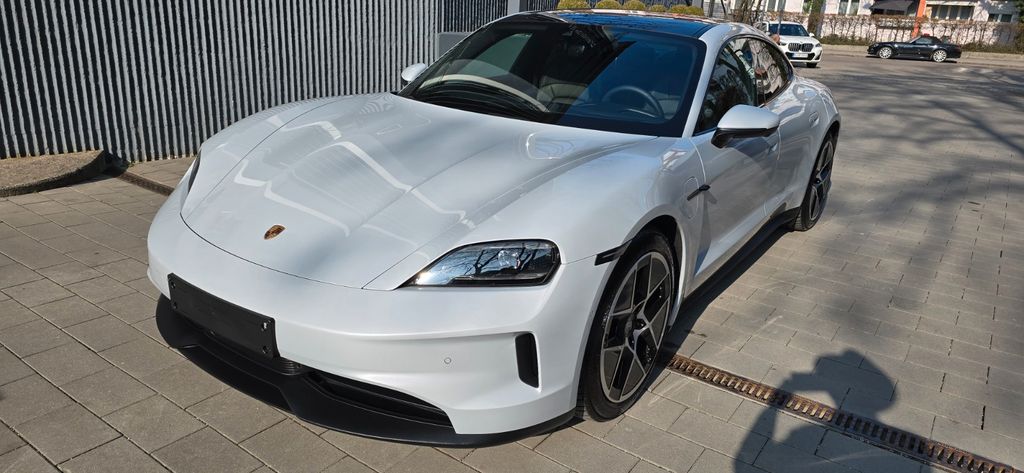 Porsche Taycan 7.000 km 84.899 &euro; München 80689