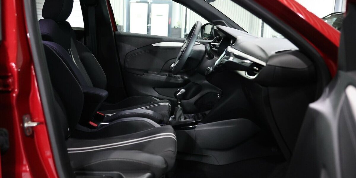 Opel Corsa F 1.2 T GS-LINE SPORT TECH / RED & BLACK 22.000 km 16.555 &euro; Hamm 59077