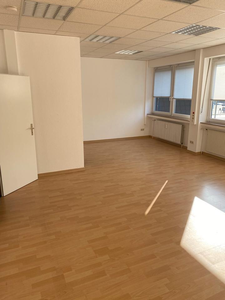 Büroräume oder Praxisräume mit Terrasse | ca. 100 qm | Vermietung zimmer