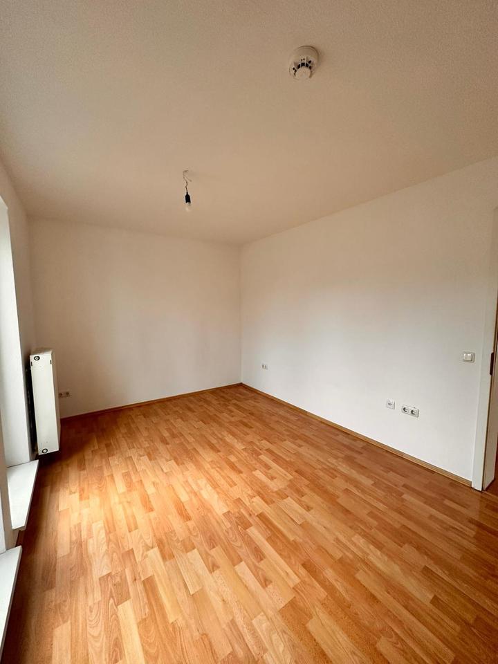 Hoppegarten: Charmante 2-Zimmer-Wohnung mit Balkon im 1. OG zimmer