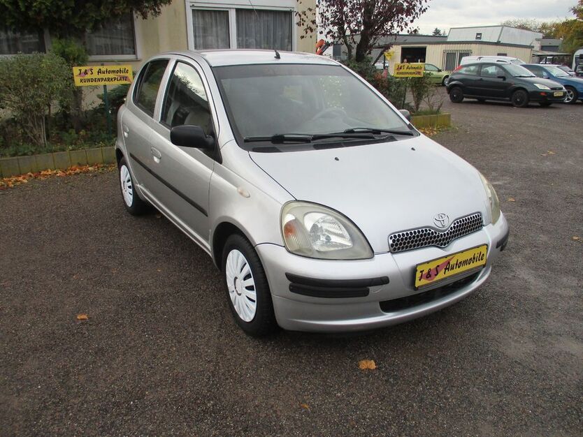 Toyota Yaris 94.000 km 2.499 € Dresden 01277