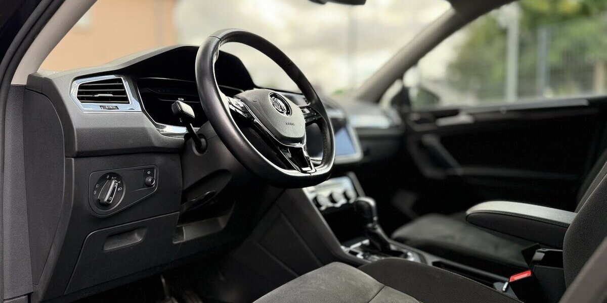 VW Tiguan R-Line / Allrad / Pano / Keyless 84.000 km 33.900 &euro; Mönchengladbach 41066