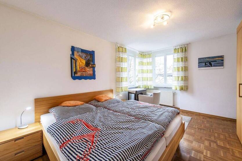 Schöne, helle 2-Zimmer-Wohnung mit Tageslichtbad und Balkon sowie Tiefgarage in Bogenhausen